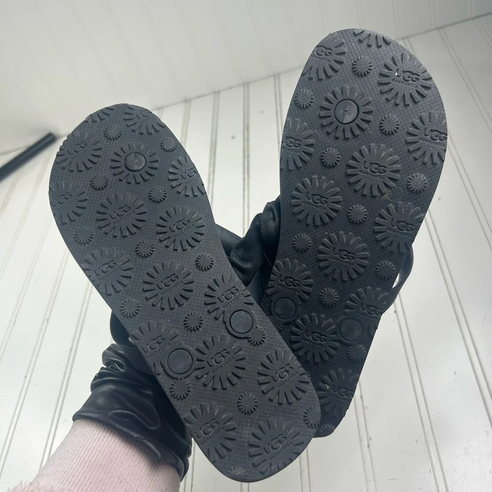 UGG Black Patterned Flip Flop Thong Sandals Women’s Size 7